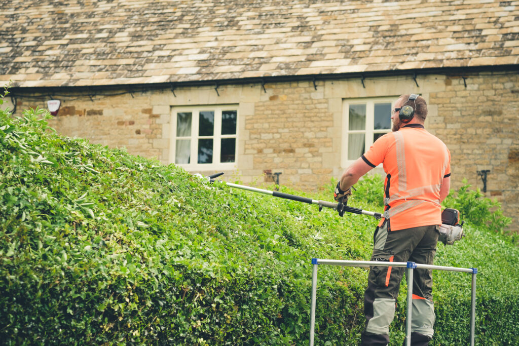 The benefits of a regular grounds maintenance contract - Northants Groundcare